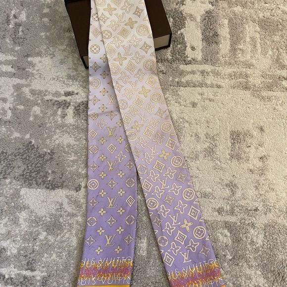 Louis Vuitton Silk Monogram Map Bandeau - Picture 7 of 8